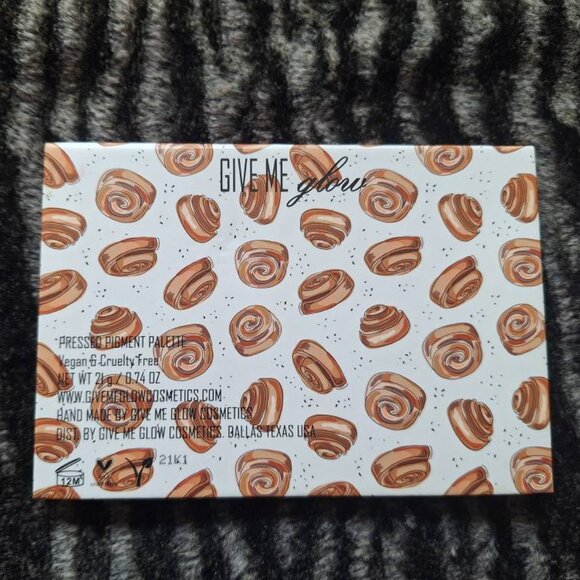 🍯 Give Me Glow – “Sweet & Sticky” Eyeshadow Palette 🤎 - Picture 2 of 3